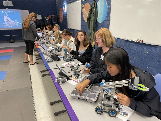 STARS students build robots at Starbase Hawaii.