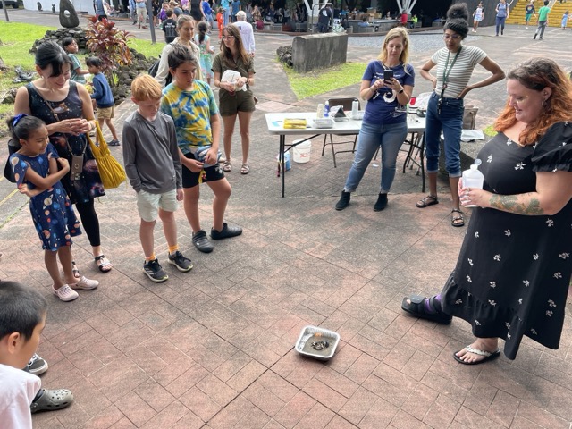 A demo of chemical reactions at Onizuka Day.